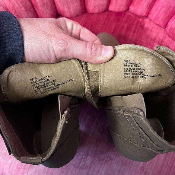 Shoe Dazzle "Brea" Tan Platform Hiker Booties Women's Size 7 - Picture 7 of 8